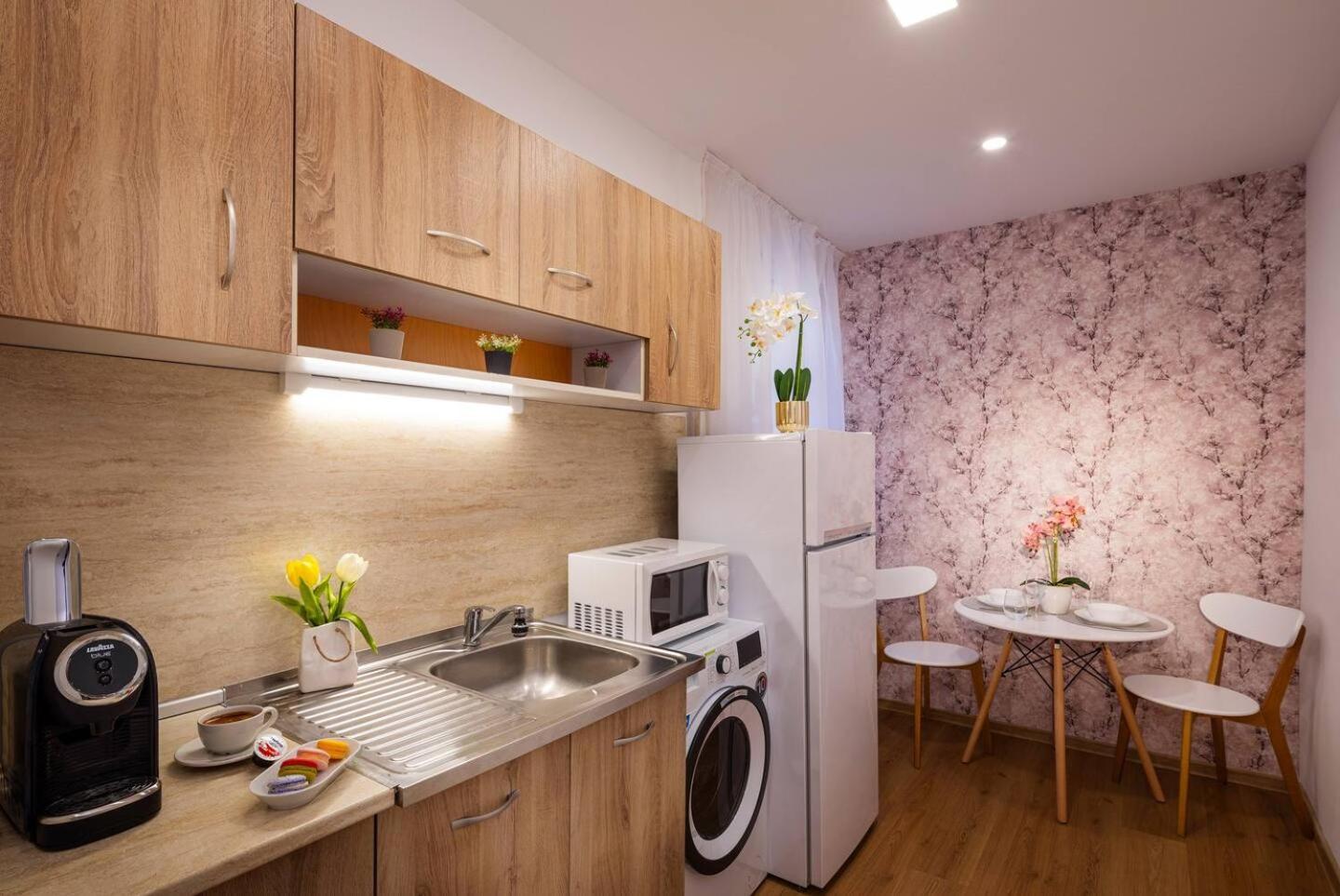 Free Parkingand Relax Apartment Sofia Bagian luar foto